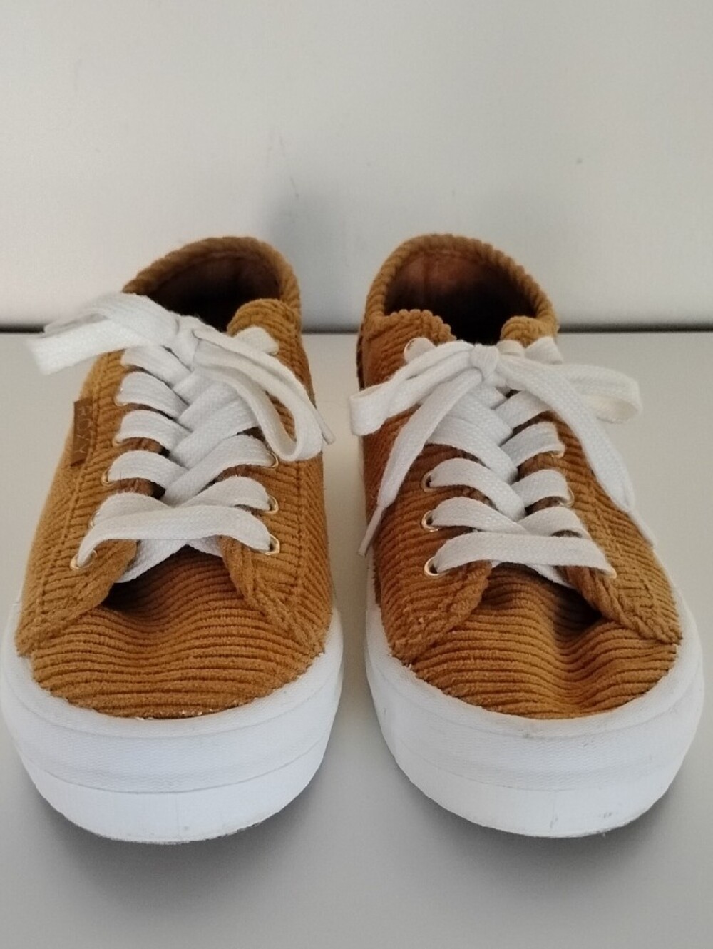 Roxy Women's Size 8.5 Corduroy Sneakers in Tan with White Laces - Picture 4 of 16
